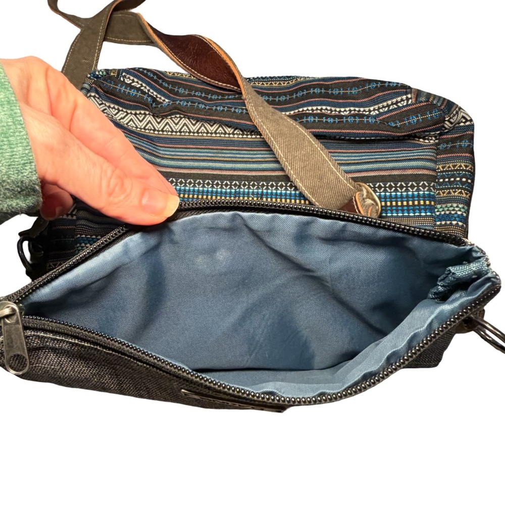 Dakine Jodi Vintage Stylish Striped Crossbody Bag - Picture 11 of 13